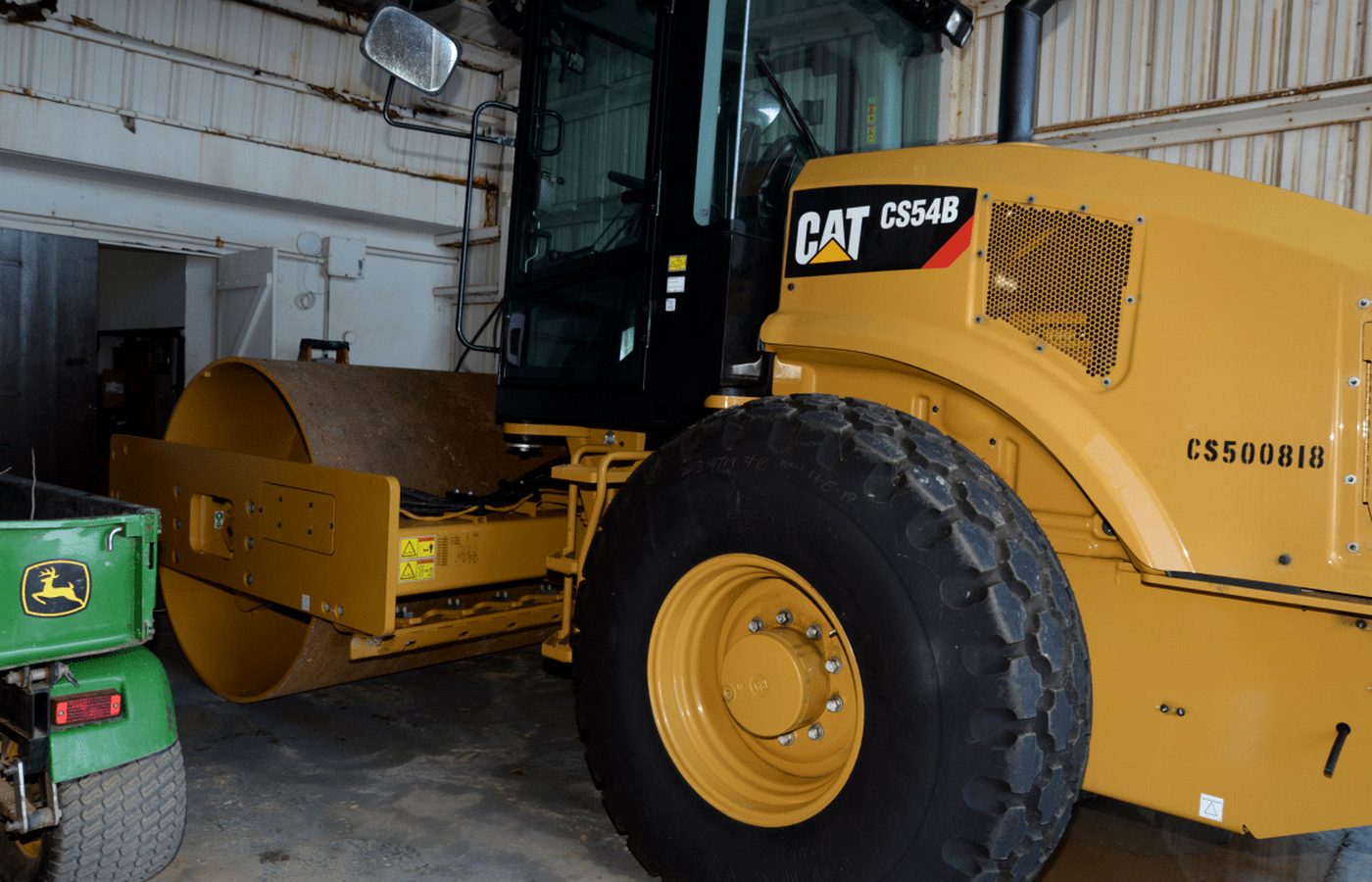 Roller compactor for heavy concrete base preparation
